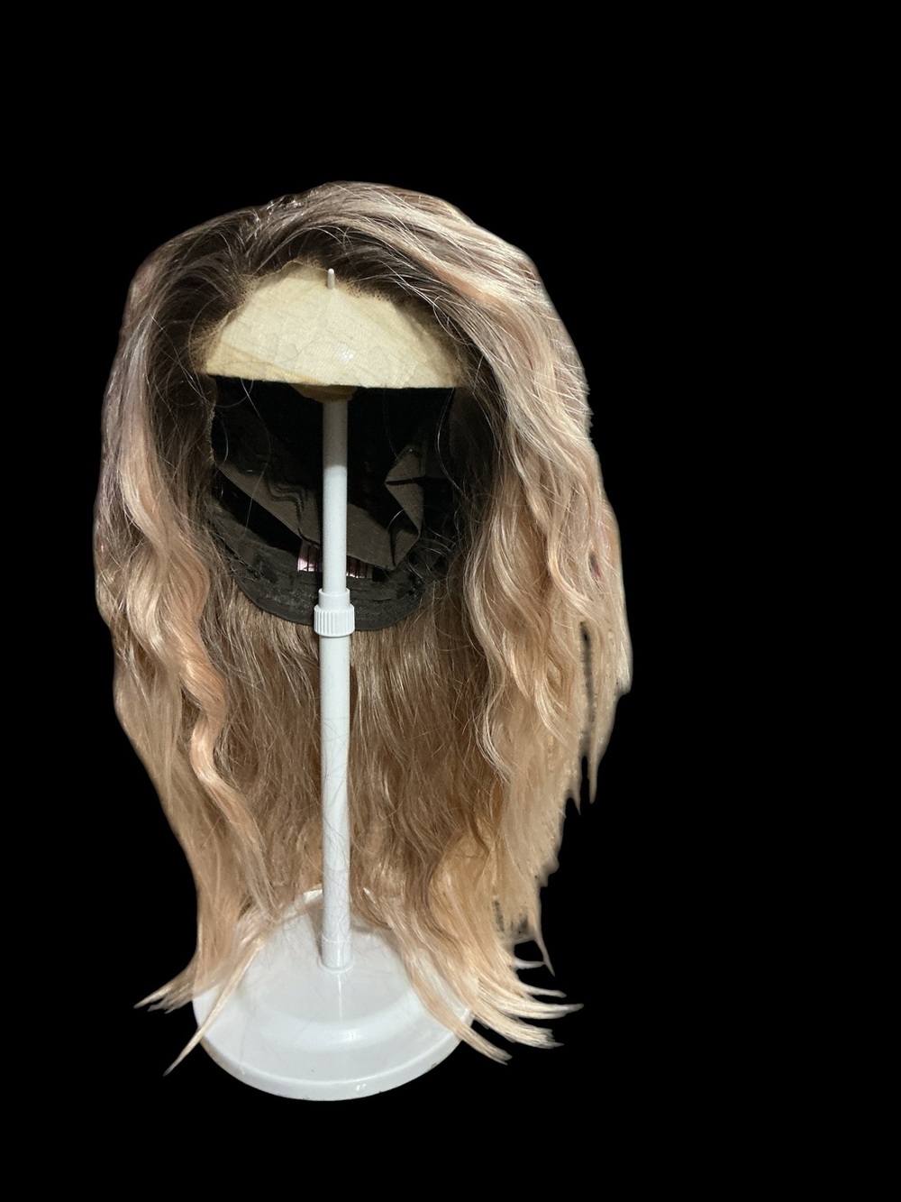 CSC Lindy. Blonde Wavy Lace Front Wig - Natural Blonde Hair